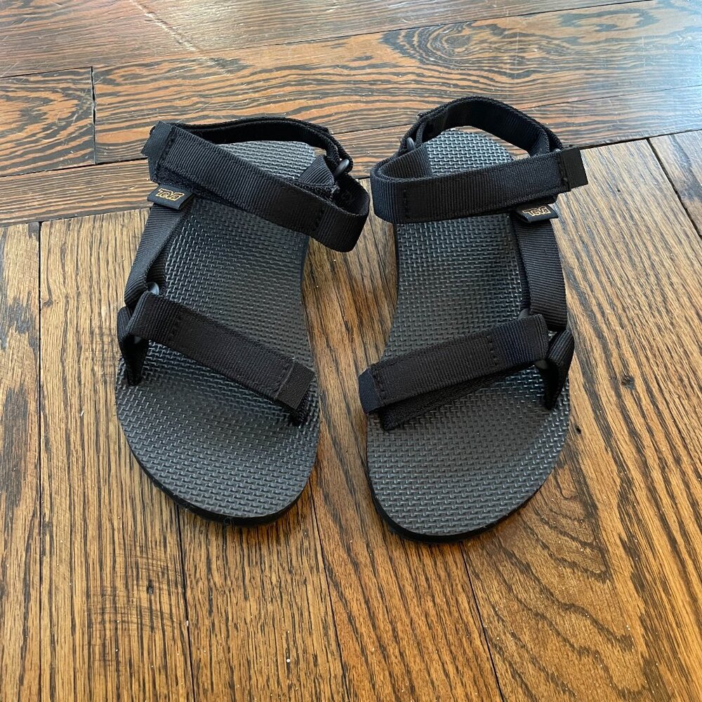 Boys Teva Sandals Size 2 NWOT